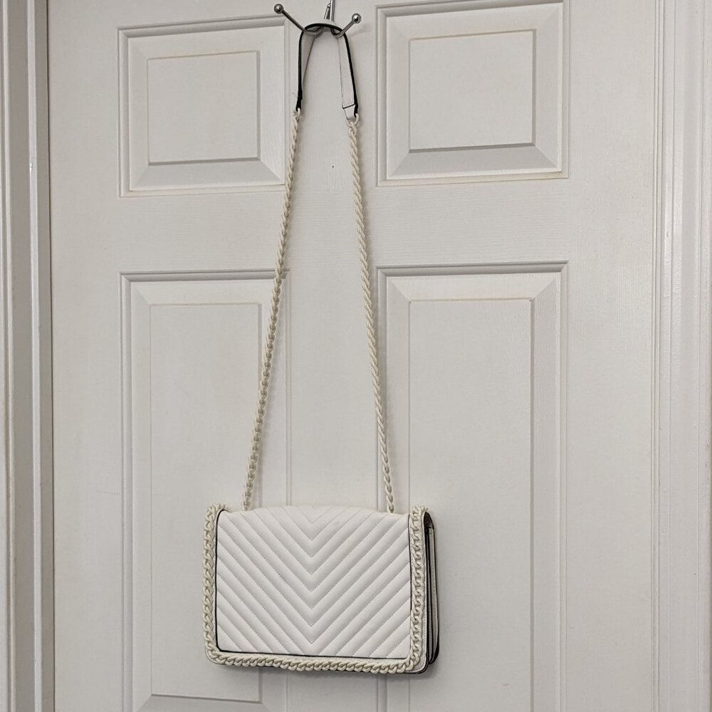 ALDO Greenwald Crossbody Bag Medium White Overflow With Metal Chain - Picture 2 of 16